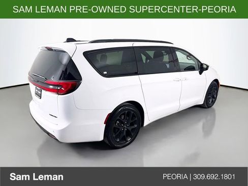 Used 2025 Chrysler Pacifica Limited FWD image 7