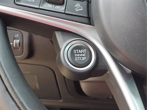 Used 2019 Alfa Romeo Stelvio Ti AWD/4WD image 14