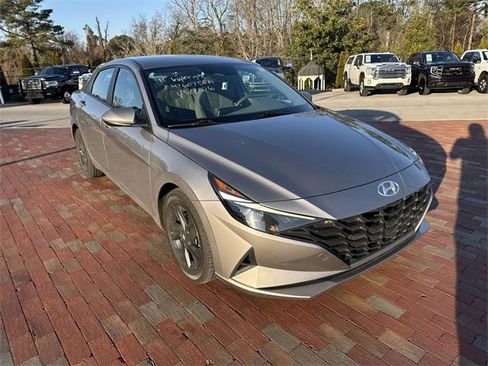 Used 2021 Hyundai Elantra SEL image 19