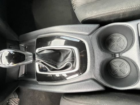 Used 2019 Nissan Rogue SV FWD image 15