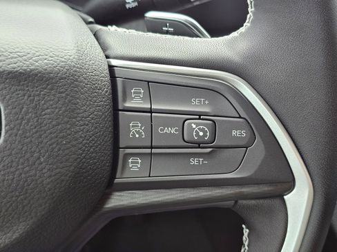 New 2025 Jeep Grand Cherokee L Altitude image 16