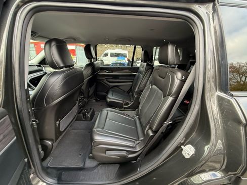 Used 2023 Jeep Grand Cherokee L Limited w/ Luxury Tech Group II image 7