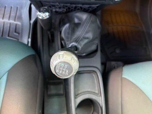 Used 2015 Jeep Wrangler Unlimited Rubicon w/ Connectivity Group image 19