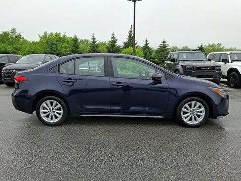 Used 2025 Toyota Corolla LE w/ LE Premium Package FWD image 7