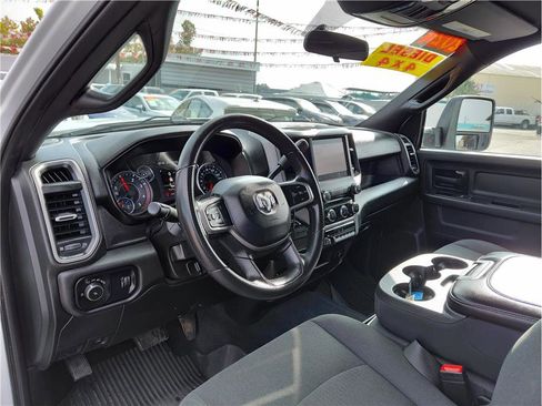 Used 2024 RAM 3500 Tradesman w/ Chrome Appearance Group image 4