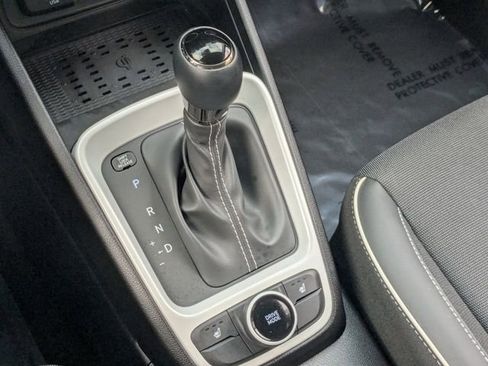 Used 2025 Hyundai Venue Limited image 26