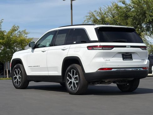 Used 2024 Jeep Grand Cherokee Limited w/ Trailer Tow Package AWD/4WD image 7