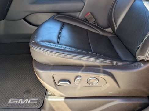 Used 2021 GMC Yukon Denali w/ Denali Premium Package image 28