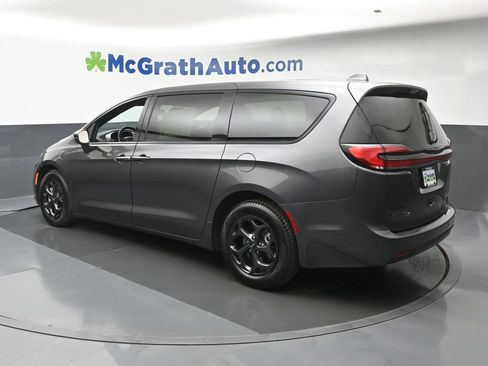 Used 2022 Chrysler Pacifica Touring-L w/ Uconnect Theater Family Group FWD image 26
