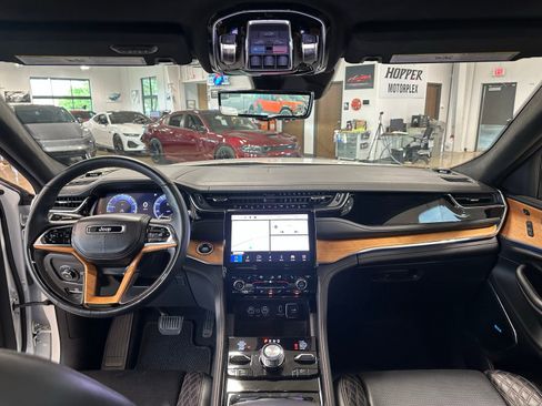 Used 2024 Jeep Grand Cherokee Summit AWD/4WD image 18