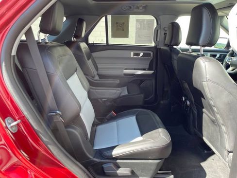 Used 2023 Ford Explorer XLT w/ Equipment Group 202A AWD/4WD image 34