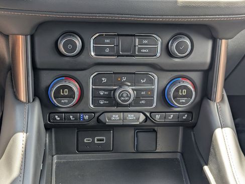 Used 2024 Chevrolet Tahoe High Country AWD/4WD image 21