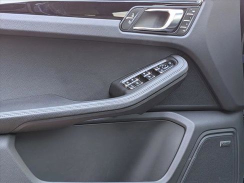 Used 2025 Porsche Macan image 13