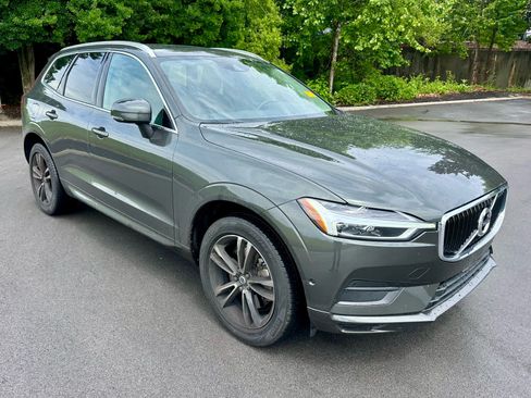 Used 2019 Volvo XC60 T6 Momentum w/ Multimedia Package AWD/4WD image 3