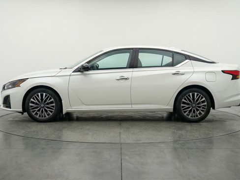 Used 2025 Nissan Altima 2.5 SV image 5
