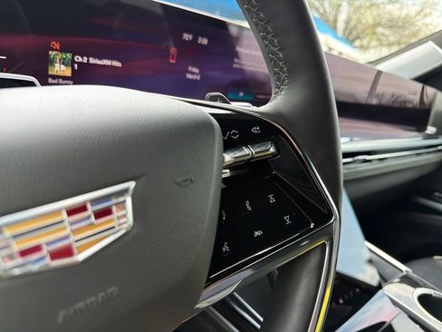 Used 2025 Cadillac Escalade Sport w/ Touring Package image 21