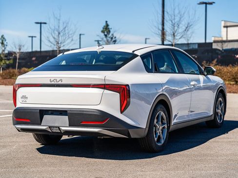 New 2026 Kia K4 LXS FWD image 4