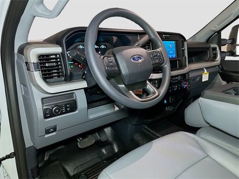 New 2026 Ford F250 XL w/ XL Chrome Package image 6