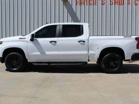 Used 2021 Chevrolet Silverado 1500 LT Trail Boss w/ Convenience Package II image 2