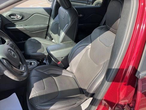 Used 2021 Jeep Cherokee Latitude Lux w/ Comfort/Convenience Group image 8