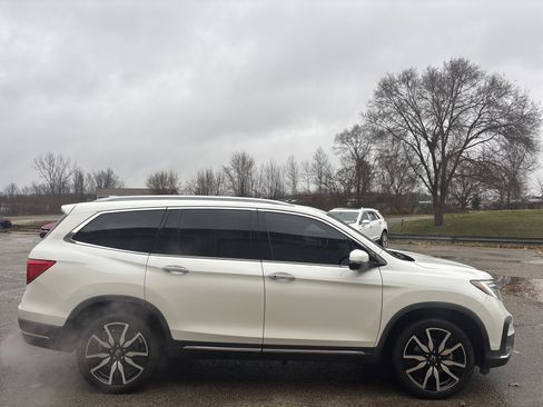 Used 2019 Honda Pilot Touring image 2