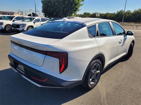 Used 2025 Kia K4 LXS image 4