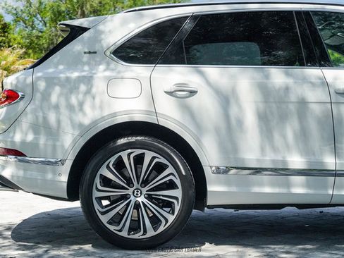 Used 2021 Bentley Bentayga AWD/4WD image 10