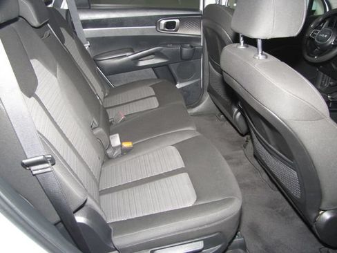 Used 2023 Kia Sorento LX FWD image 17