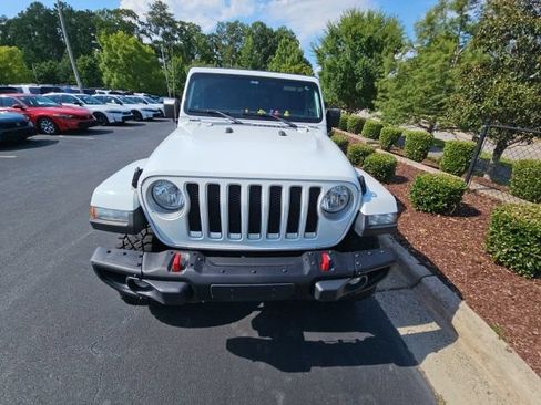 Used 2018 Jeep Wrangler Unlimited Sahara AWD/4WD image 5