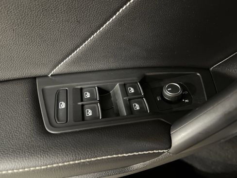 Used 2022 Volkswagen Tiguan SE R-Line image 9