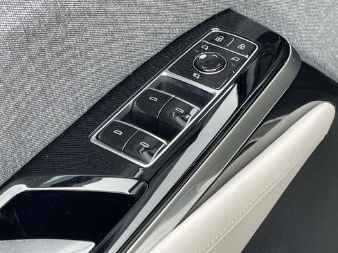 Certified 2025 Cadillac Escalade ESV Sport Platinum image 18