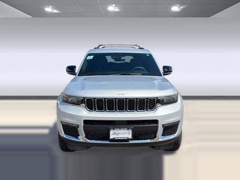Used 2025 Jeep Grand Cherokee L Limited w/ Trailer Tow Package AWD/4WD image 6
