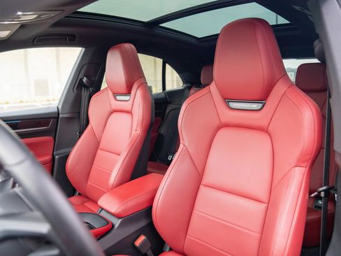 Certified 2025 Porsche Macan Electric image 5