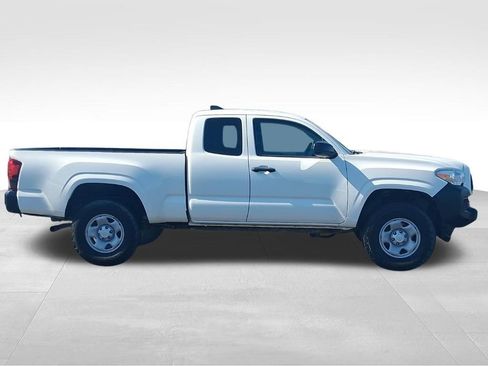Used 2020 Toyota Tacoma SR image 7