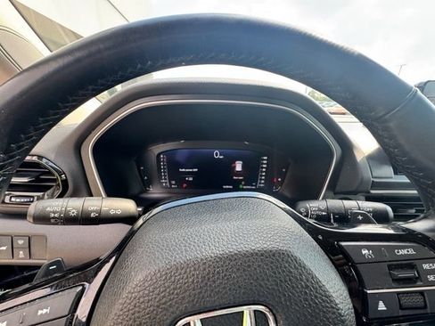 Used 2025 Honda Pilot Elite image 6