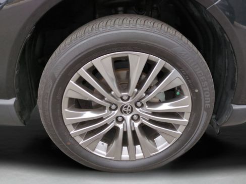 Used 2022 Toyota Venza Limited w/ Advanced Technology Package image 27