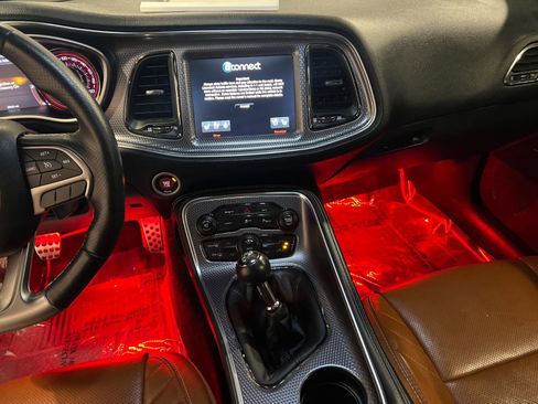 Used 2015 Dodge Challenger SRT Hellcat RWD image 16