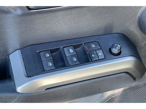 Used 2022 Toyota Tacoma SR5 RWD image 12