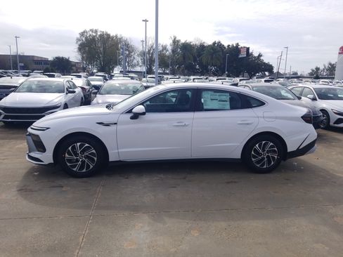 New 2026 Hyundai Sonata Blue FWD image 4