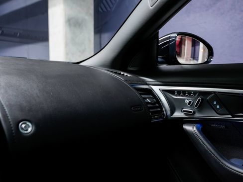 Used 2022 Jaguar F-TYPE Coupe RWD image 16