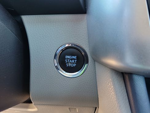 Used 2014 Toyota Highlander Limited image 31