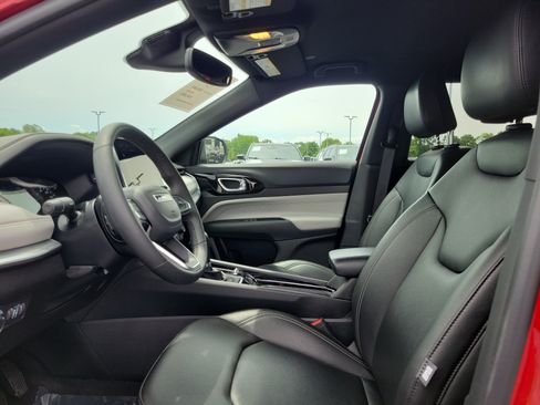 Used 2025 Jeep Compass Limited AWD/4WD image 15