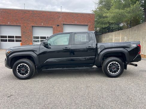 Used 2024 Toyota Tacoma TRD Sport image 2