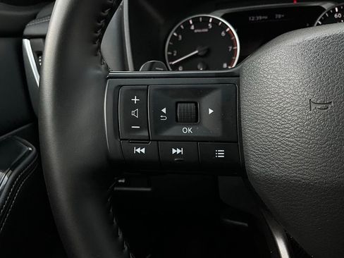 Used 2025 Nissan Rogue SV image 33