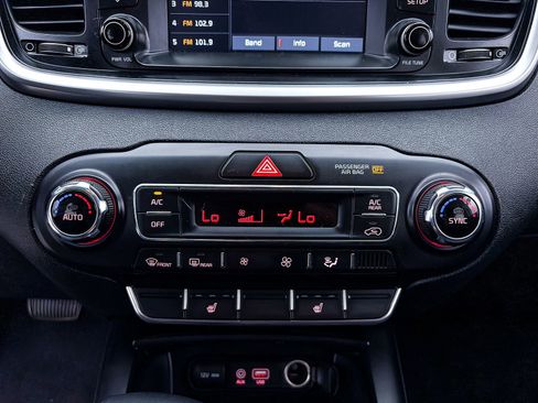 Used 2019 Kia Sorento S FWD image 21