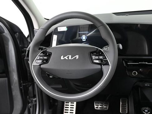 New 2025 Kia Niro EX Touring image 3