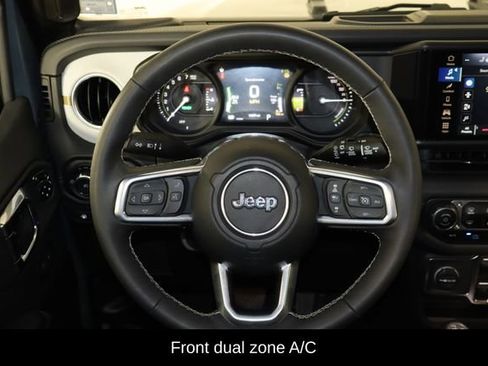 Used 2025 Jeep Wrangler Unlimited Sahara w/ Safety Group AWD/4WD image 7