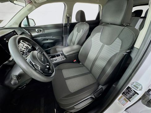 Used 2022 Kia Sorento LX image 13