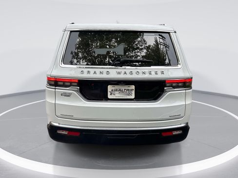 Used 2023 Jeep Grand Wagoneer Series III AWD/4WD image 7