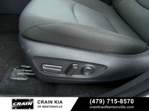 Used 2025 Toyota RAV4 XLE AWD/4WD image 12